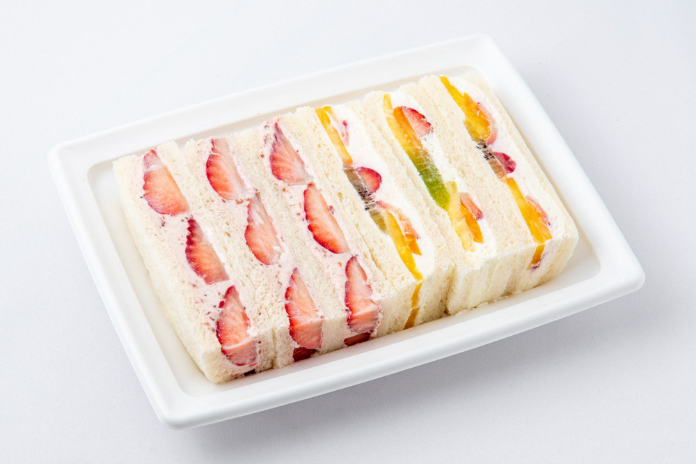 SS_syokohama_2fruitsand_straweberrycream