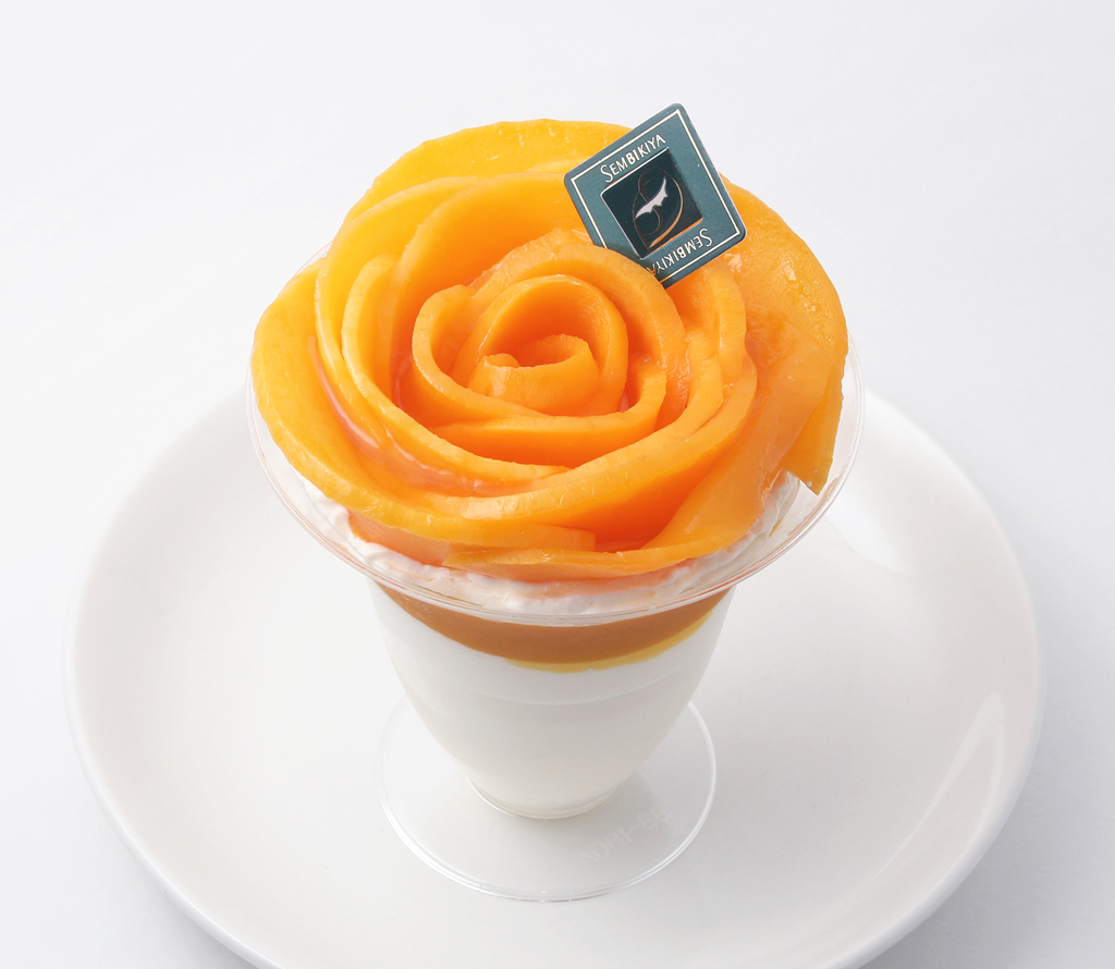 宮崎県産マンゴーのローズパフェ