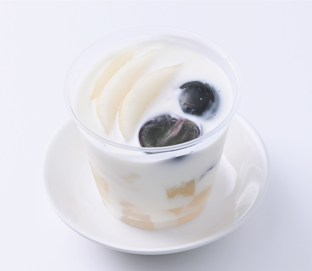 洋梨とぶどうのヨーグルト（ナタデココ入）