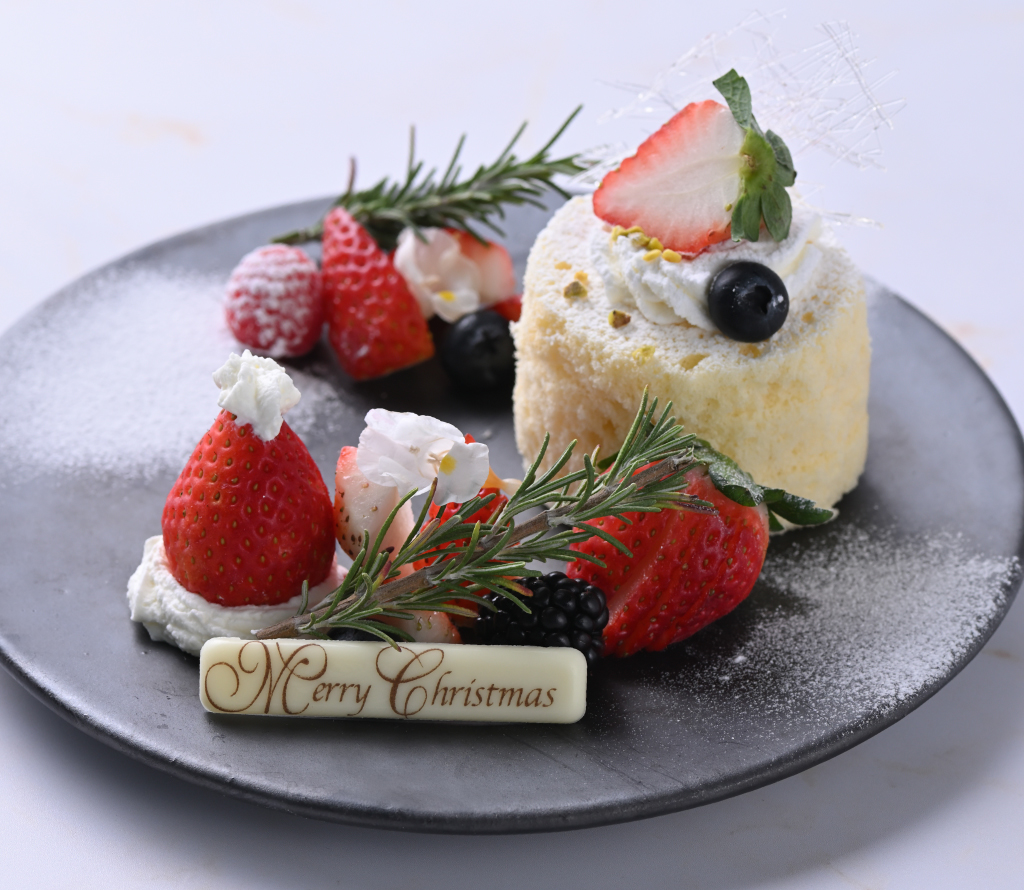 azabudai_StrawberryWhiteChristmasPlate