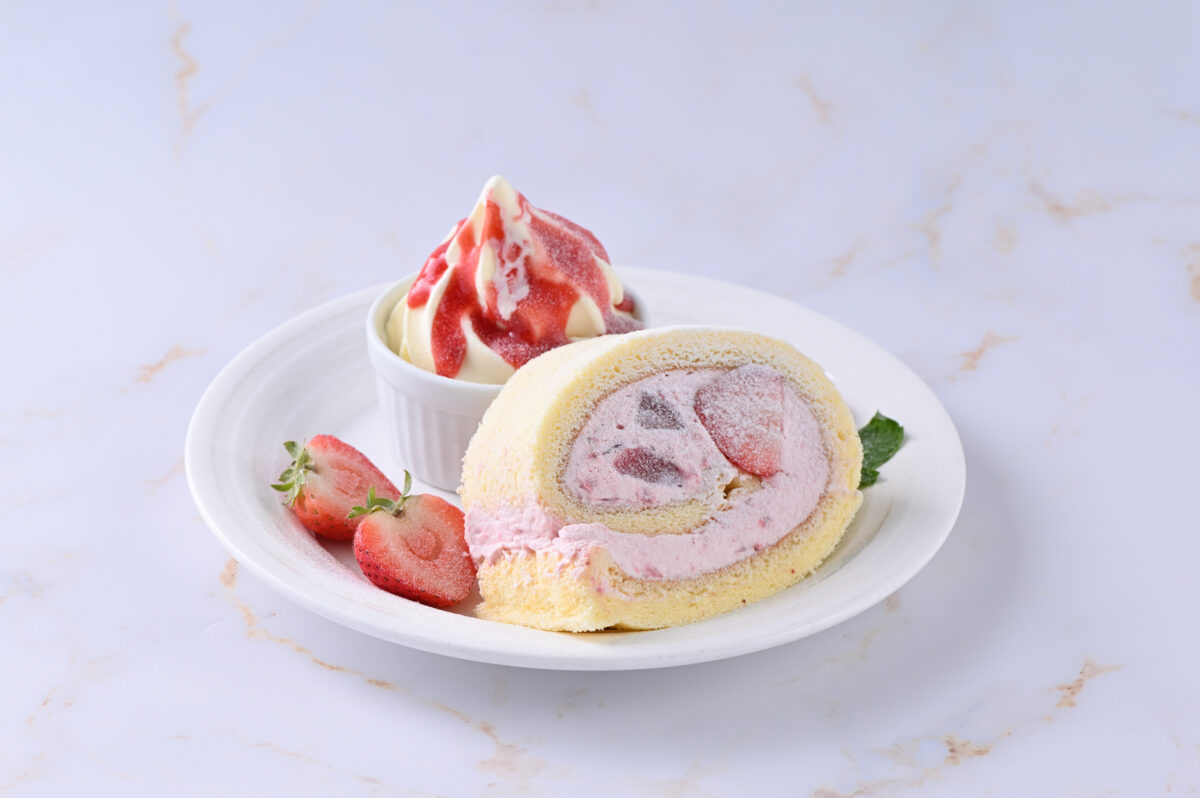 ストロベリーロールケーキ