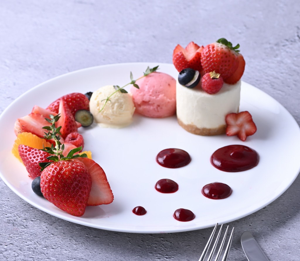 deme_RareCheesecake&TwoTypesStrawberryMarché